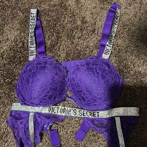 VS Bombshell bra with matching garter